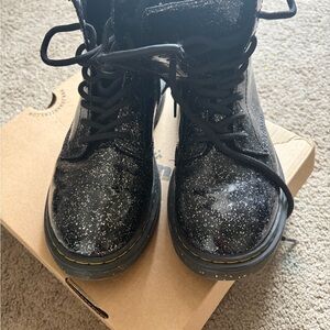 Black Speckled Lace-Up Boots